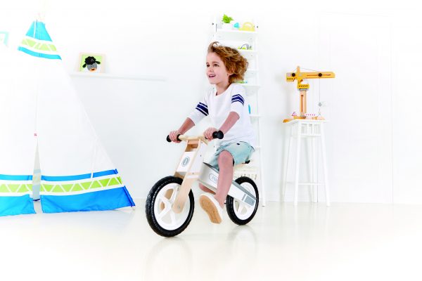 balance walker - loopfiets - hout - speelgoed -buiten speelgoed - houten speelgoed - dn houten tol - de mouthoeve - winkel - hape
