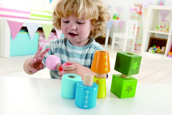 Draai vormen - twist & turnbles - vormen - kleuren - peuter - kleuter - speelgoed - hout - houten speelgoed - dn houten tol - de mouthoeve - boekel - winkel - hape