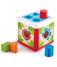 shape sorting box - vormen sorteerdoos - speelgoed - houten speelgoed - hout - vormen - dn houten tol - de mouthoeve - boekel - winkel - hape - baby - peuter