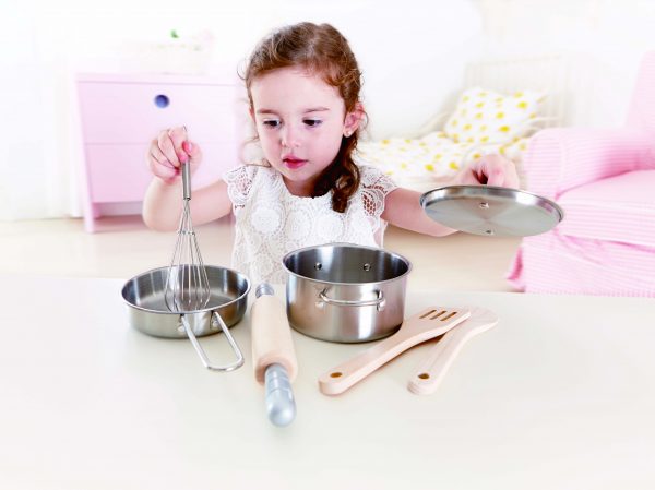 keukentje - child - chefs pannenset - chefs cooking set - hape - E3137 - speelgoed - hout - metaal - houten speelgoed - peuter - kleuter - vanaf 3 jaar - dn houten tol - de mouthoeve - boekel - winkel