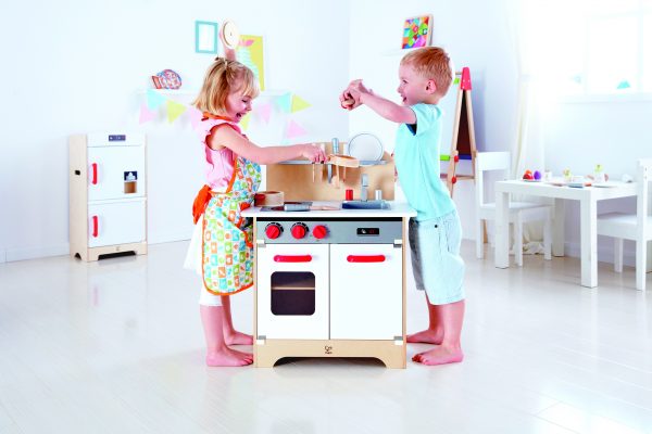 witte gourmet keuken - white gourmet kitchen - hape - hout - pannen - keukentje - E3152 - speelgoed - houten speelgoed - dn houten tol - de mouthoeve - boekel - winkel - peuter - kleuter - vanaf 3 jaar