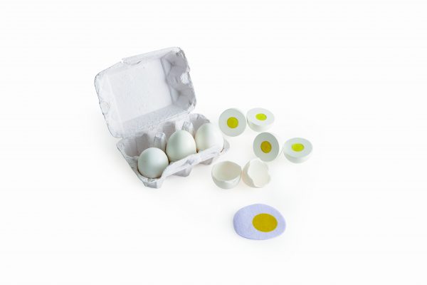 eieren - egg carton - doos eieren - hout - speelgoed - houten speelgoed - child - hape - E3156 - dn houten tol - de mouthoeve - boekel - peuter - kleuter - vanaf 3 jaar - winkel