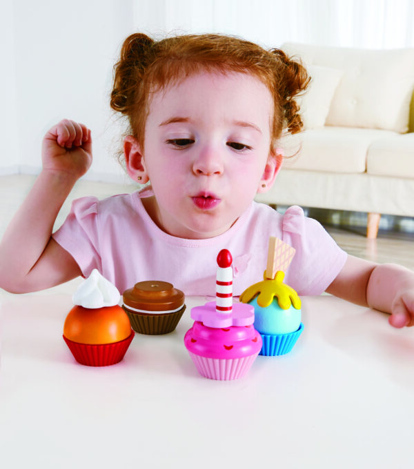 cup cakes - cupcakes - taartjes - hout - speelgoed - houten speelgoed - verjaardagstaart - speelgoed - houten speelgoed - hape - E3157 - dn houten tol - de mouthoeve - boekel - winkel - kinder speelgoed - kinder keukentje