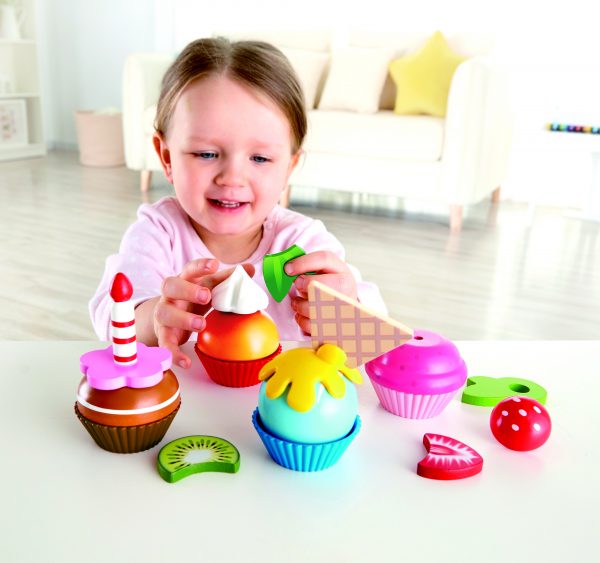 cup cakes - cupcakes - taartjes - hout - speelgoed - houten speelgoed - verjaardagstaart - speelgoed - houten speelgoed - hape - E3157 - dn houten tol - de mouthoeve - boekel - winkel - kinder speelgoed - kinder keukentje