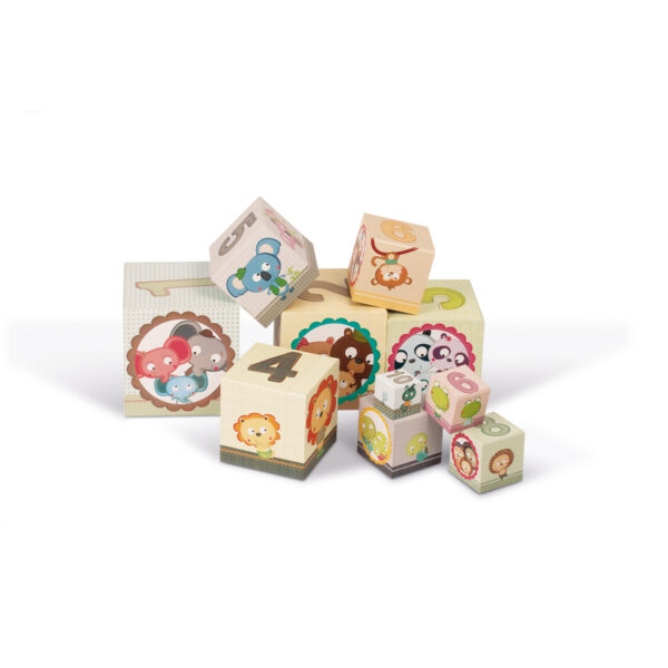 blokken - stapeltoren magische boom - stapeltoren - karton - kartonnen stapeltoren - speelgoed - educatief speelgoed - houten speelgoed - baby speelgoed - dn houten tol - de mouthoeve - boekel - shop - webshop - janod - vierkante stapelblokken - familie portretten