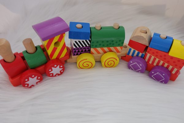 blokken trein - peuter - kleuter - baby shower - 1st jaar - 2de jaar - gekleurd speelgoed - houten speelgoed - duurzaam - educatief - dn houten tol - de mouthoeve - boekel - tweede kans - tweede hands - 2de kans - tweede kans