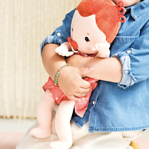 Pop - stoffenpop - rosa - lilliputiens - babypop - janod - kleertjes - poppenkleertjes - dn houten tol - gemert- duurzaam - educatief - leerzaam - spelen - kinderpop - speelgoedwinkel - gastgezin - kinderopvang - bso