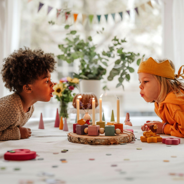 Grimms - kleurrijk - verjaardagsring - natural - spiraal - verjaardagsspiraal - jaarring - open eind speelgoed - open end play - dn houten tol - gemert - speelgoedwinkel - duurzaam - educatief - verantwoord - bso - kinderdagverblijf - opvang - hout - kinderen - peuter - dreumes - kleuter - baby - toyshop - woodentoys - webwinkel - kado - eerlijk - trendy - nieuwe - fsc - recyclebaar - antroposofisch - speelplezier - koop lokaal - sensory - vrijeschool