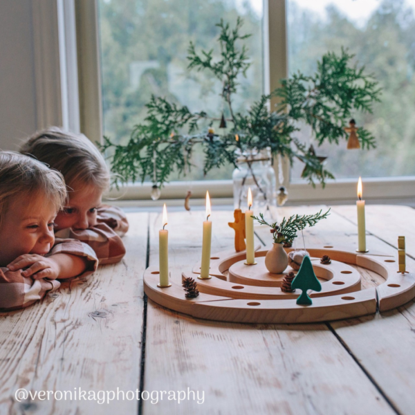 Grimms - naturel - natural - spiraal - verjaardagsspiraal - jaarring - open eind speelgoed - open end play - dn houten tol - gemert - speelgoedwinkel - duurzaam - educatief - verantwoord - bso - kinderdagverblijf - opvang - hout - kinderen - peuter - dreumes - kleuter - baby - toyshop - woodentoys - webwinkel - kado - eerlijk - trendy - nieuwe - fsc - recyclebaar - antroposofisch - speelplezier - koop lokaal - sensory - vrijeschool